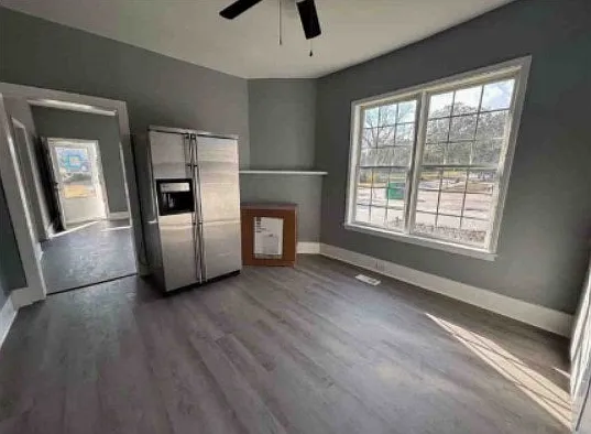 3201 Carver Street — Photo 2