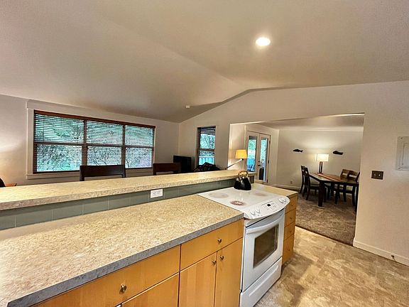 5th image of 1574 NE Park View Dr #3