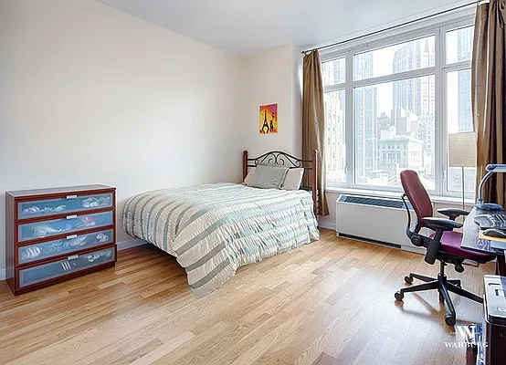 Sold by Warburg | media 4