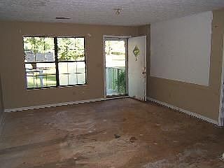 5th image of 548 Newlin Ct