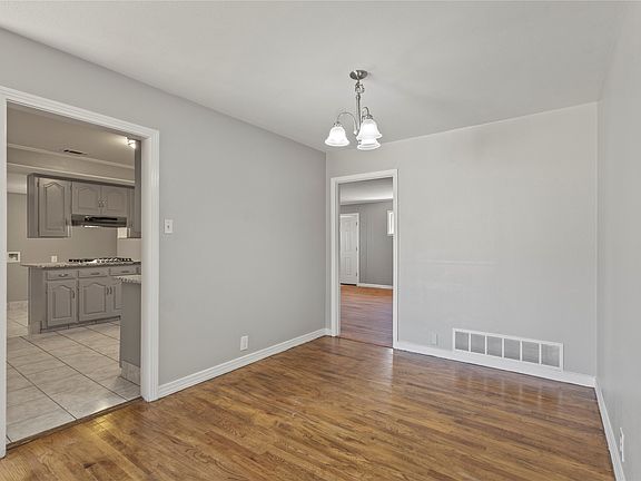 4th image of 1602 Glen Ave