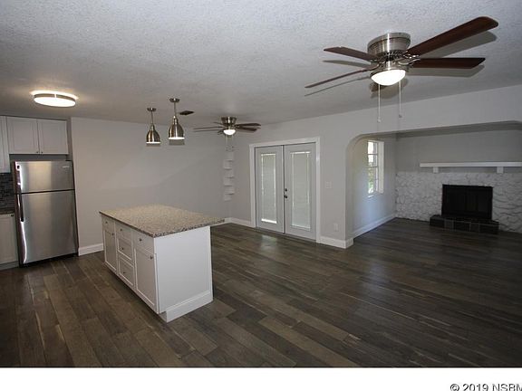 4th image of 1921 Pine Tree Dr