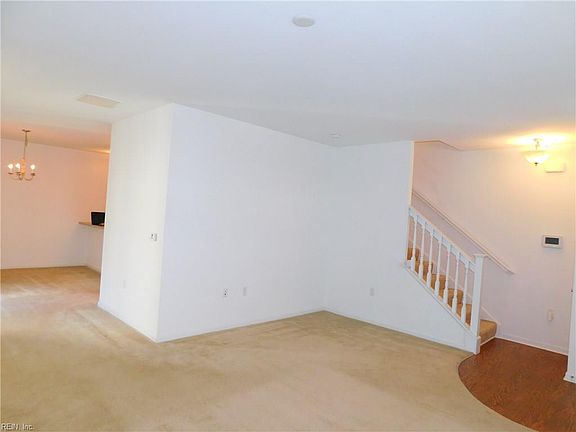 2nd image of 626 Lacy Oak Dr