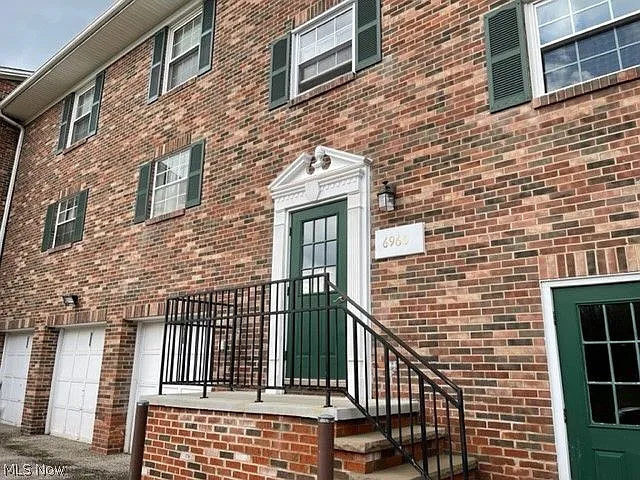 6960 Carriage Hill Dr #101 — Photo 1