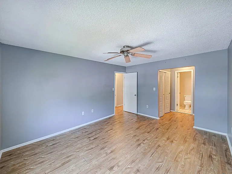 96 Versailles Ct — Photo 21