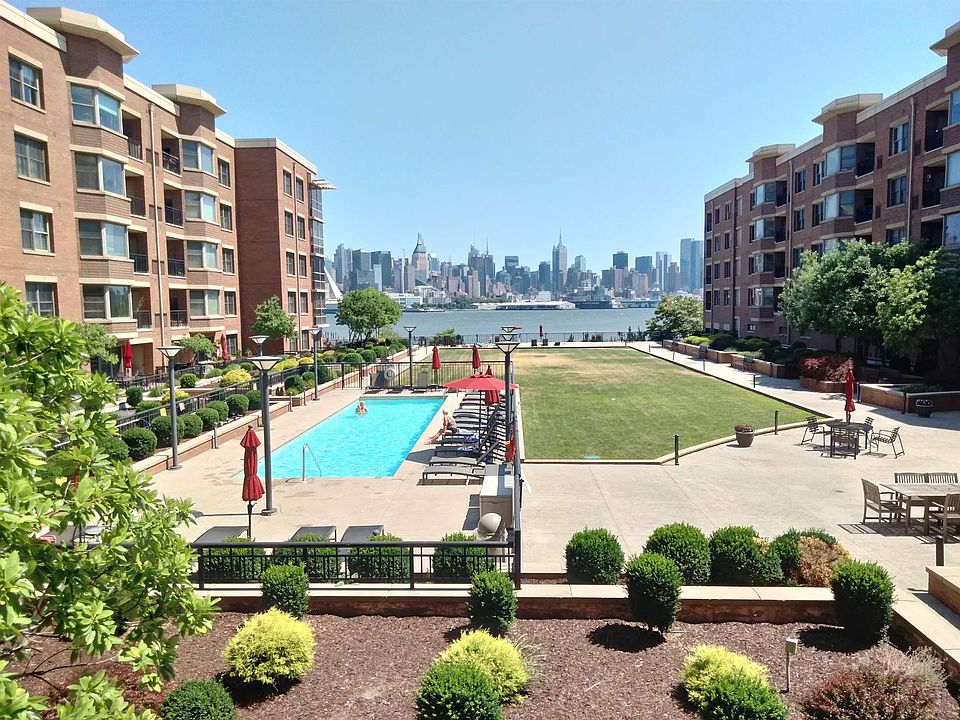1st image of 20 Avenue At Port