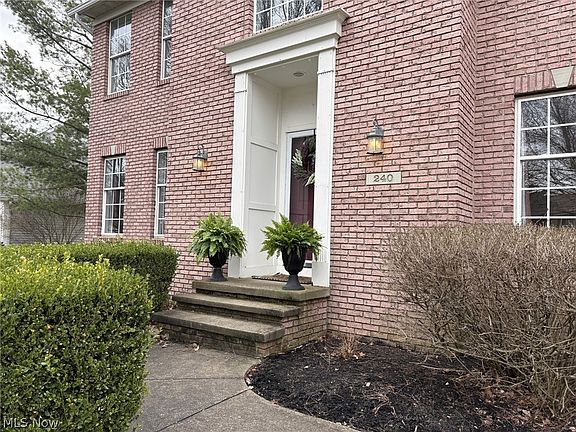 2nd image of 240 Gloucester Dr