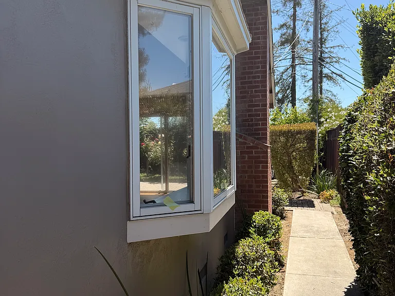 Sideyard acess, with view of dining room bay window