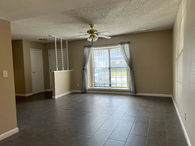 1514 Manor Dr NE — Photo 15
