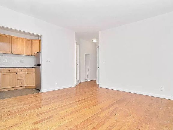 3rd image of 260 W 15th St #2R