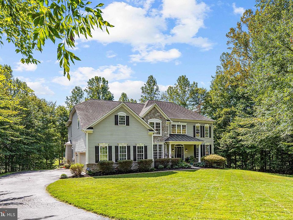 1st image of 5 Ponds Edge Ct
