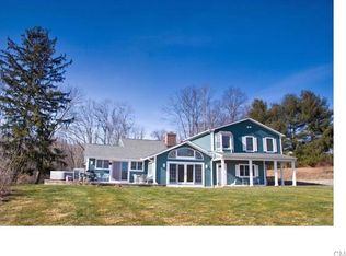 22 Woodland Ln, Woodbury, CT 06798