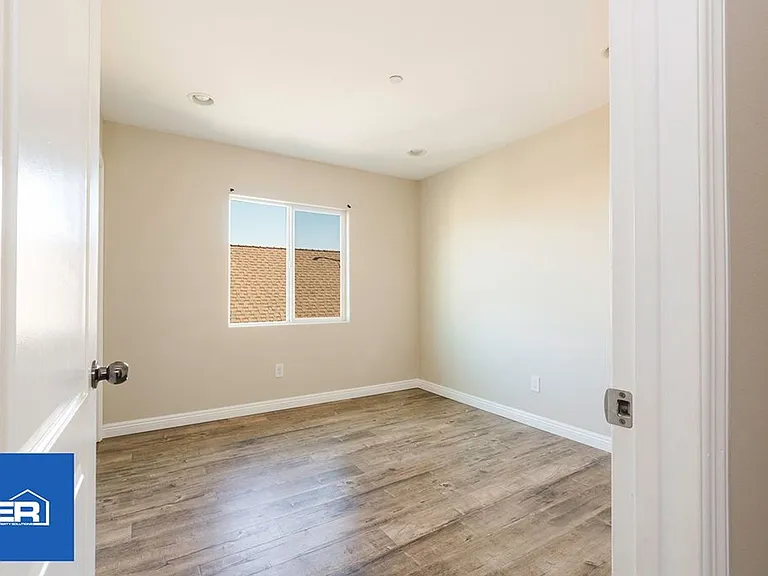 2722 E Cincinnati St — Photo 5