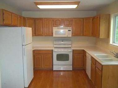 5th image of 222 Woodglen Dr