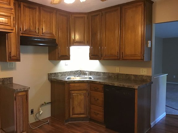 3rd image of 469 King Ave