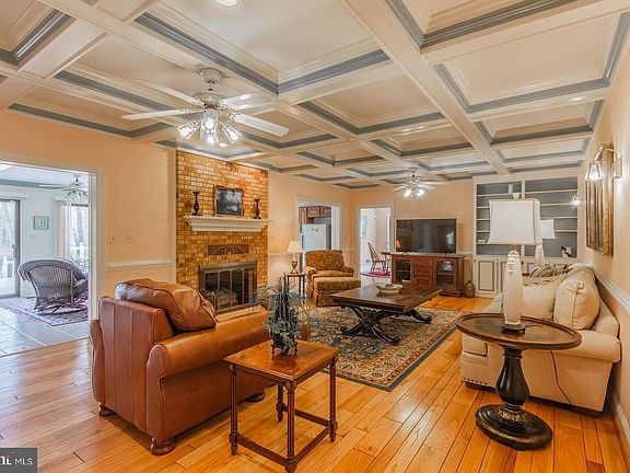 4th image of 150 Walden Ln