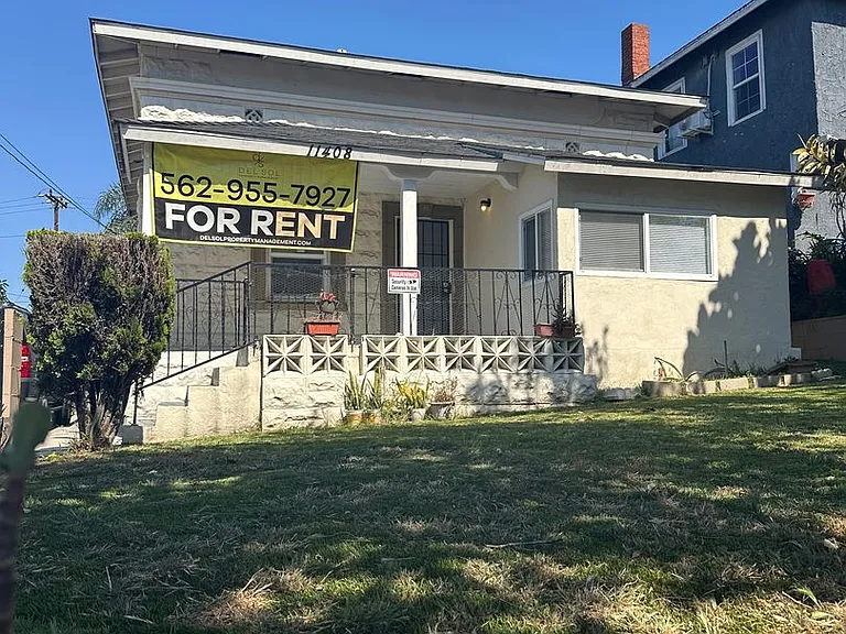 11406-11408 Berendo Ave — Photo 1