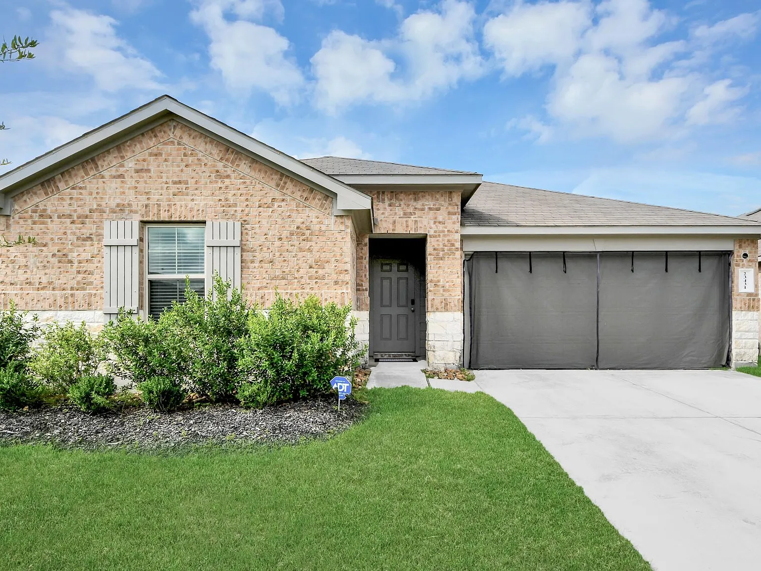 4 bed, 2.0 bath, 1720 sqft, $2,200 — Photo 1