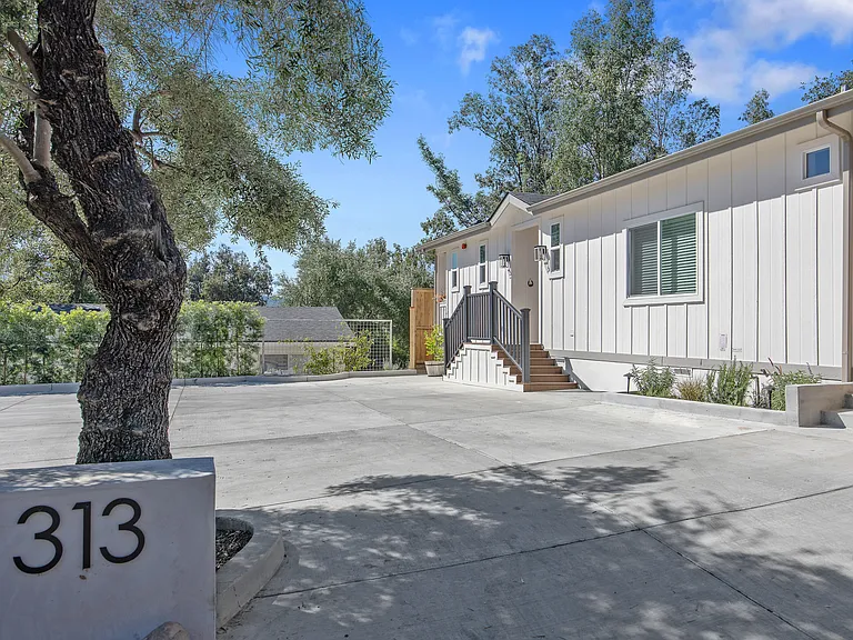 313 Raymond St #B — Photo 1