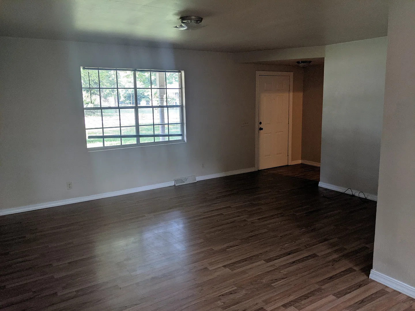 Spacious four Bedroom Home Available NOW — Photo 2