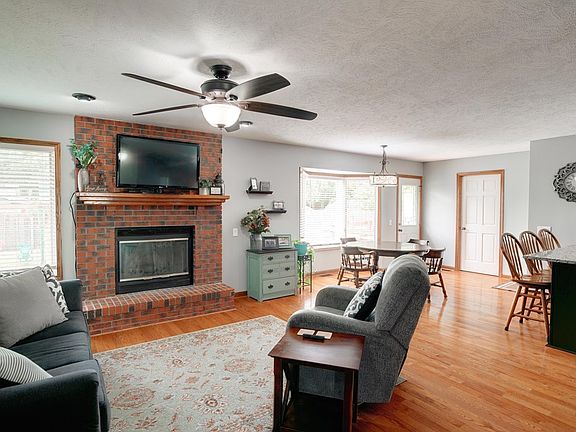 4th image of 818 Post Oak Ln