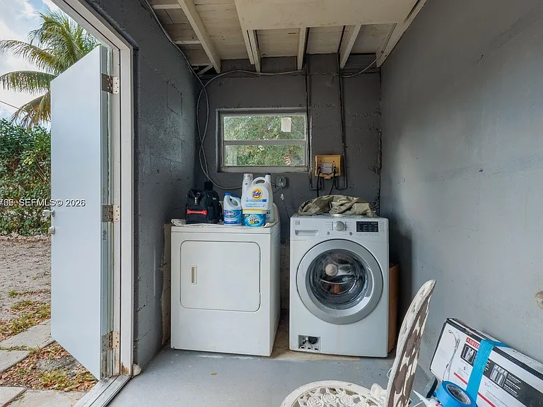 1301 NE 153rd St — Photo 15
