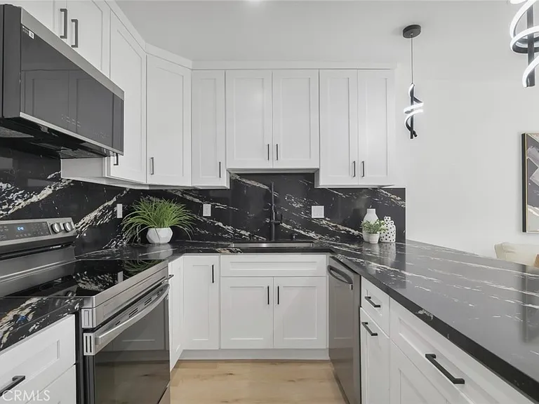 2117 W Clark Ave — Photo 9