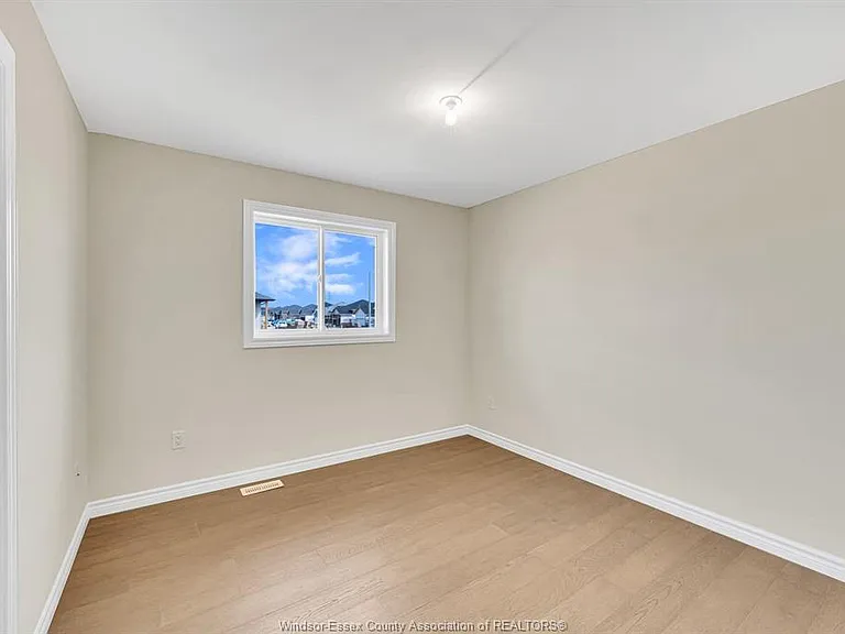 397 Hemlock Ln #MAIN — Photo 8