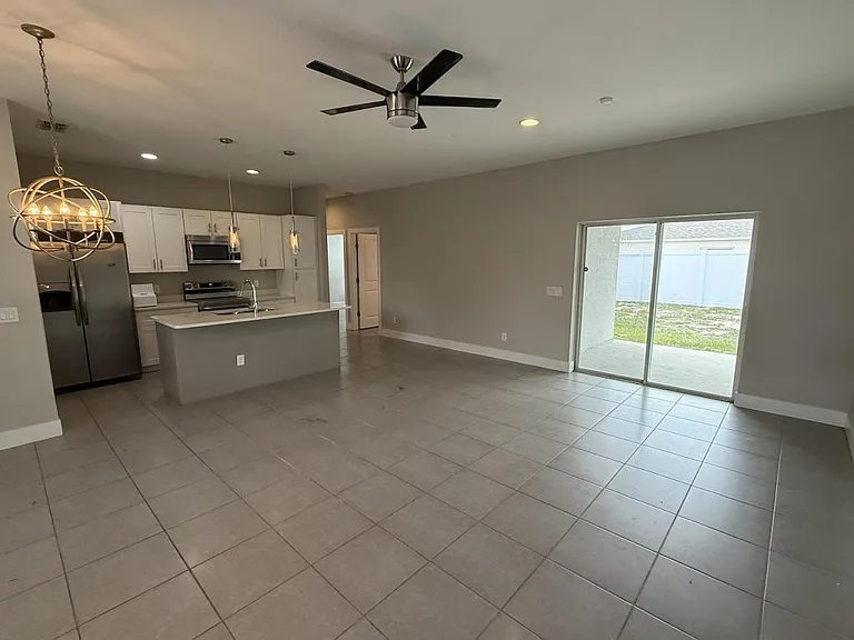 105 Zinnia Ln — Photo 5