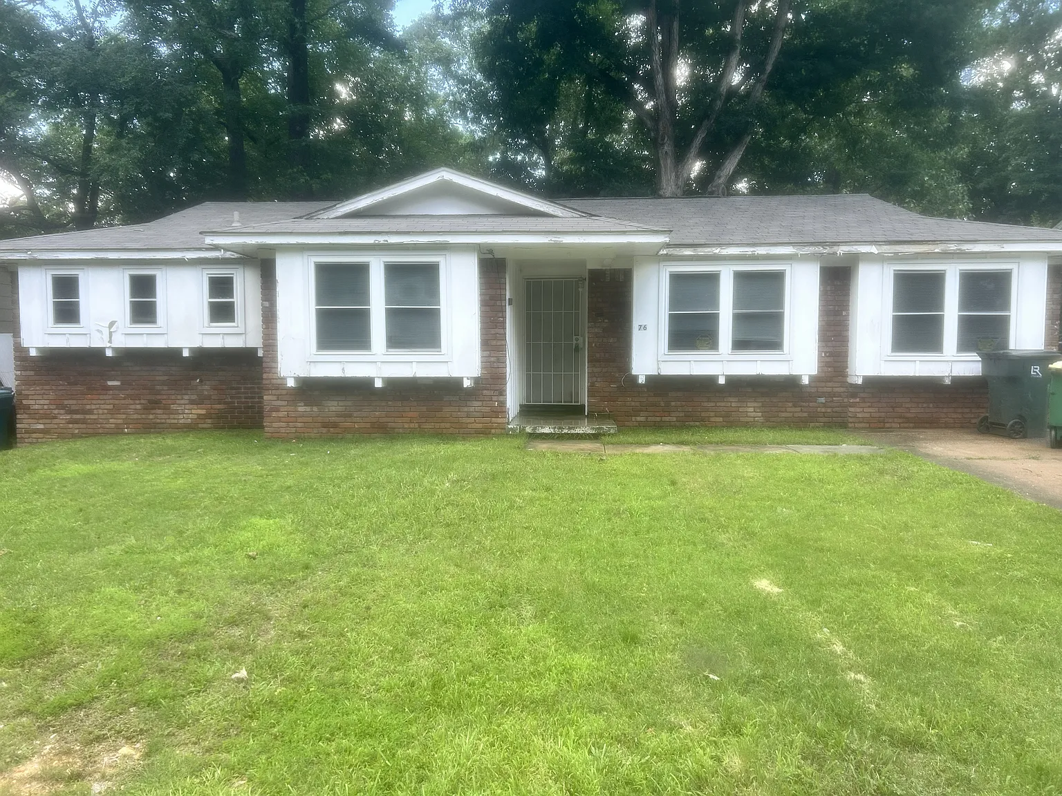 3 bed, 1395 sqft, $1,045 — Photo 1