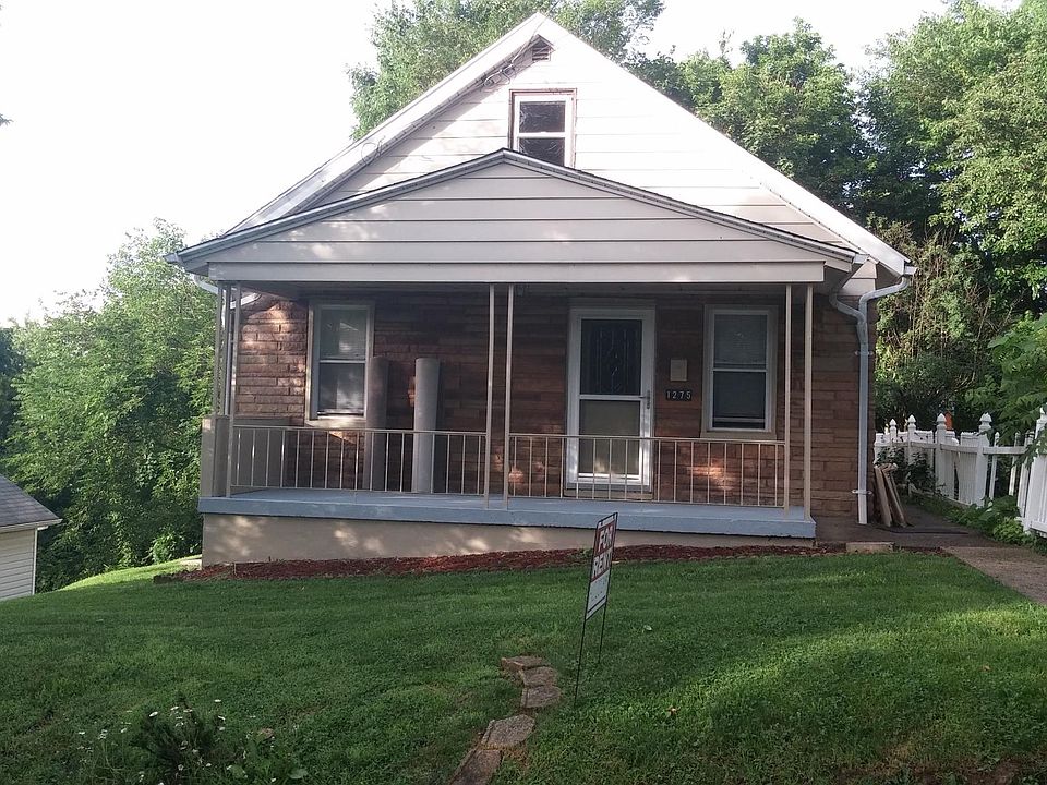 Front porch and main entrance