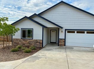 1010 Onyx St, Eagle Pt, OR 97524