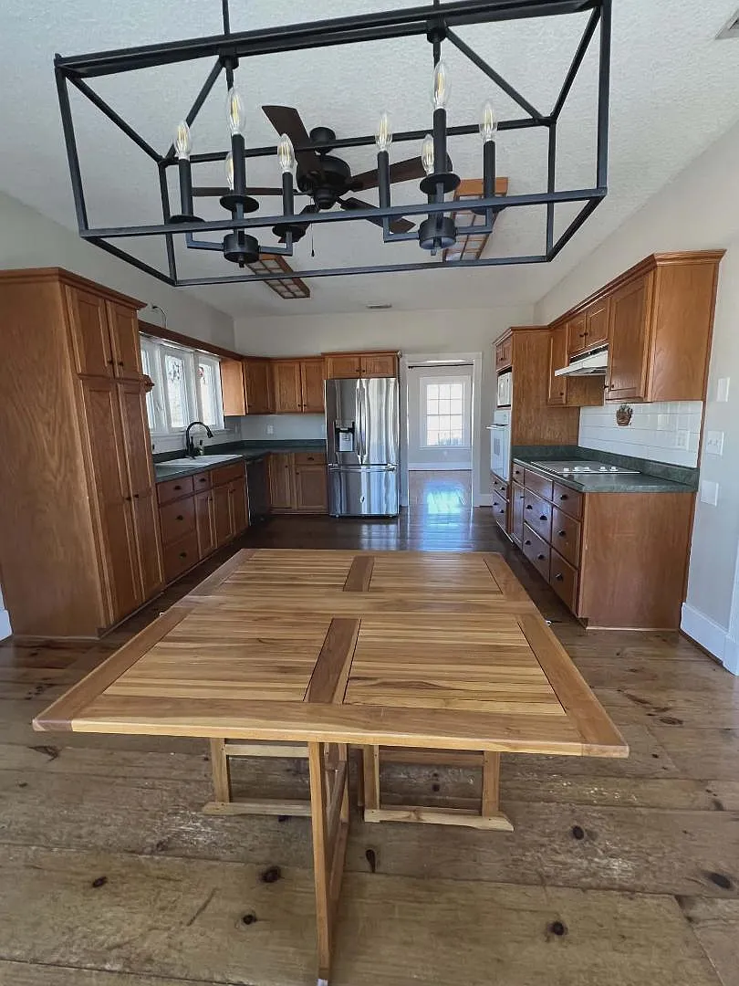 515 Beaver Dam Rd — Photo 1