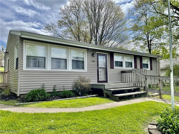 704 N 4th St, Cambridge, OH 43725