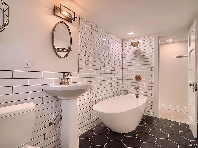 2232 S Clayton St — Photo 30