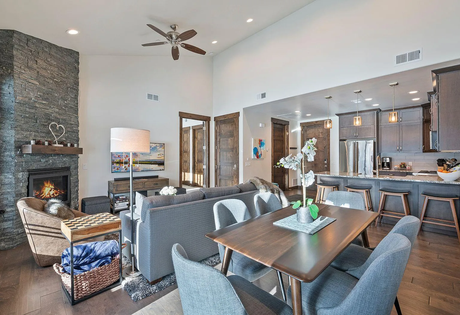 3793 Blackstone Dr — Photo 3