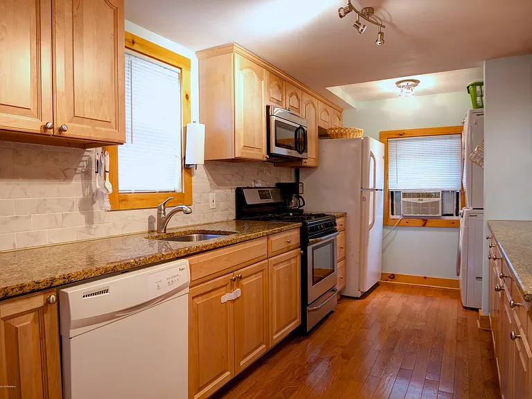 64 Abbott Ave — Photo 8