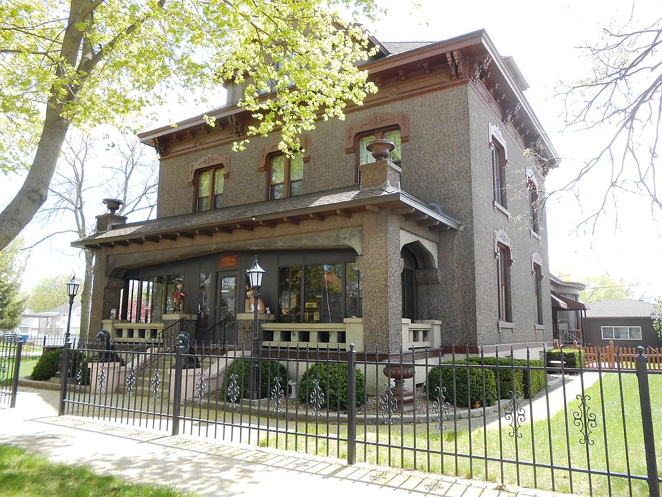 1st image of 311 E Washington St
