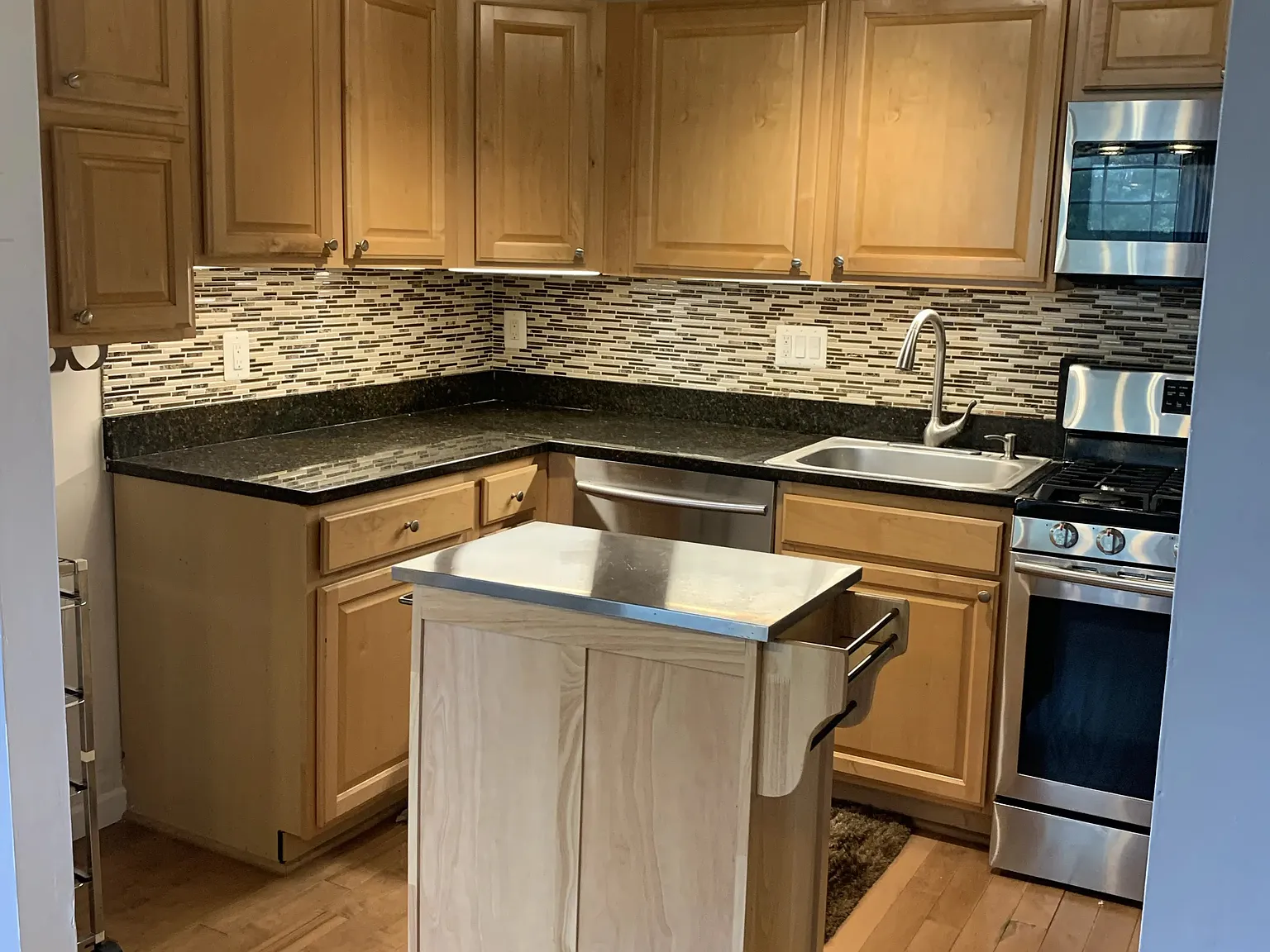 2 bed, 866 sqft, $2,200 — Photo 4