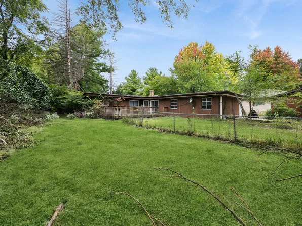 9041 Maple Ave, Burr Ridge, IL 60527
