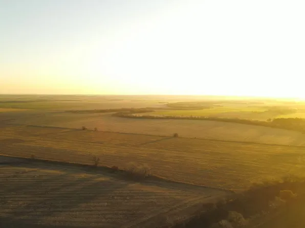 E Lark Dr, Sylvan Grove, KS 67481