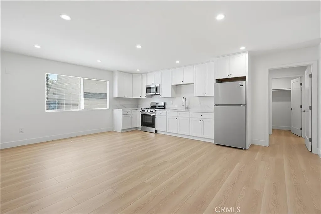 3 bed, 1180 sqft, $4,500 — Photo 4