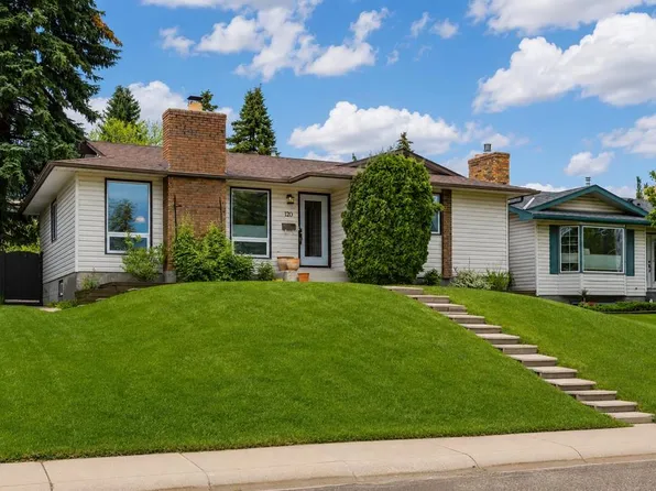 120 S Silverthorn Way NW, Calgary, AB T3B 4K3