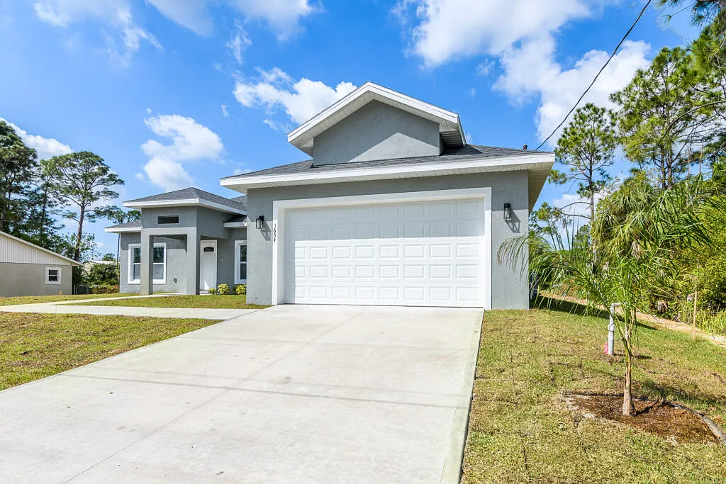 4 bed, 2000 sqft, $2,700 — Photo 1