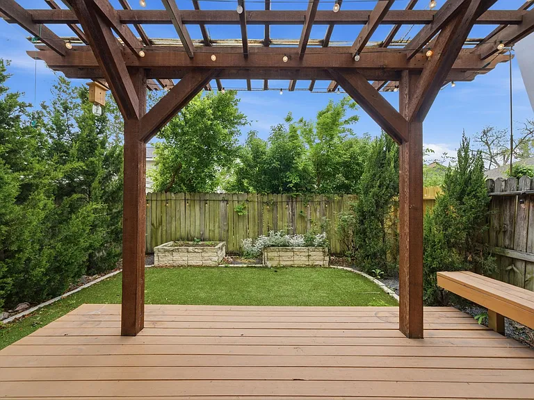 1007 Kern St — Photo 2
