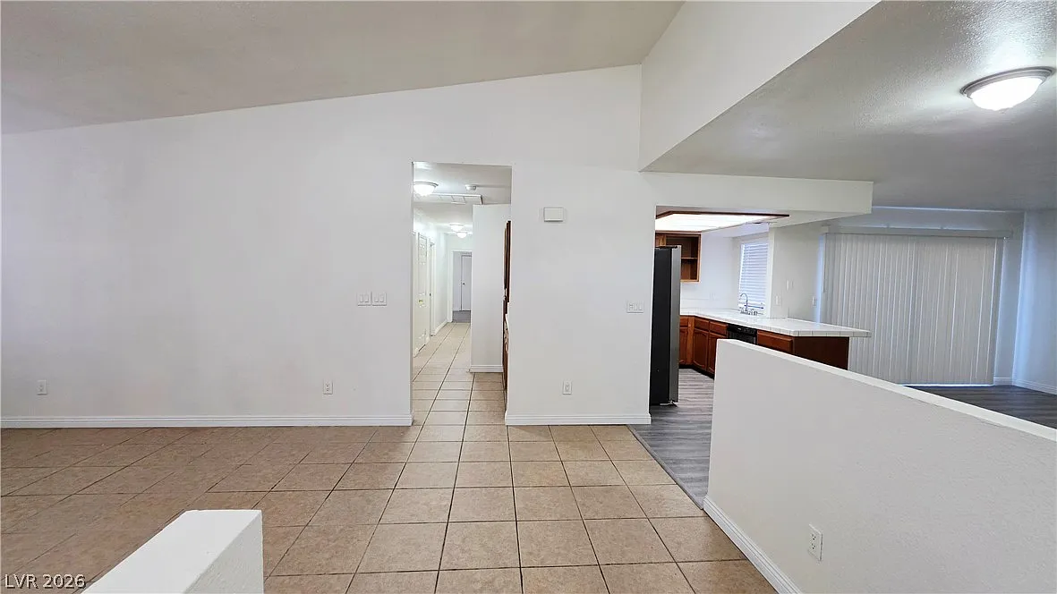 4 bed, 2.0 bath, 1682 sqft, $2,000 — Photo 3