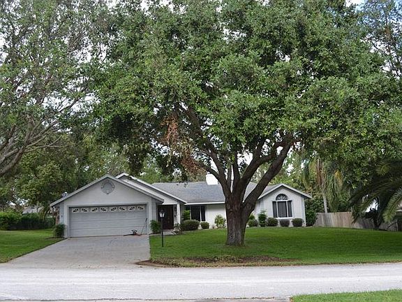 3rd image of 16118 Hillside Cir