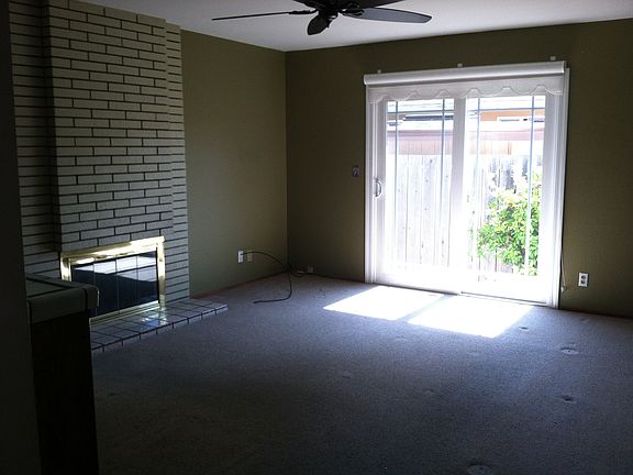 4th image of 1055 Heatherstone Ave