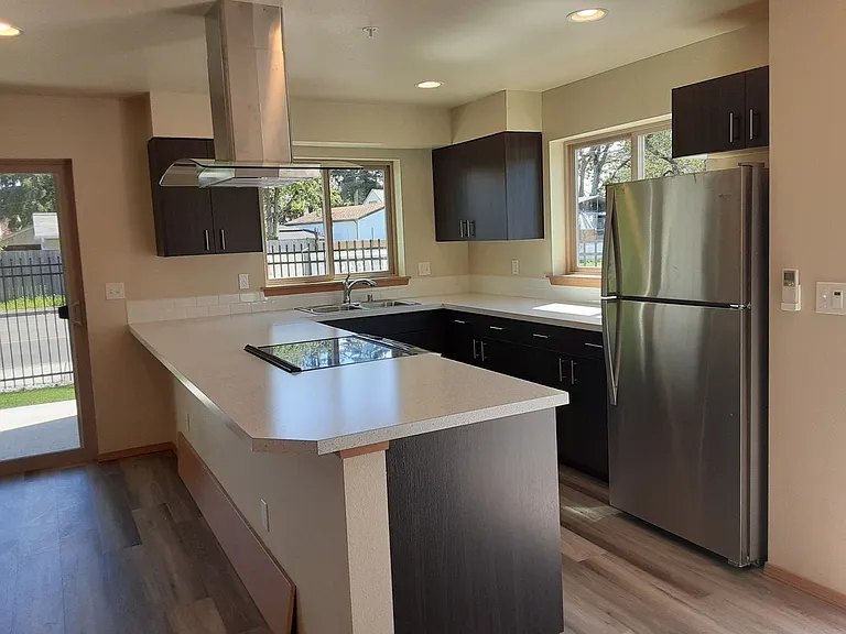 5915 Lake Grove St SW — Photo 7