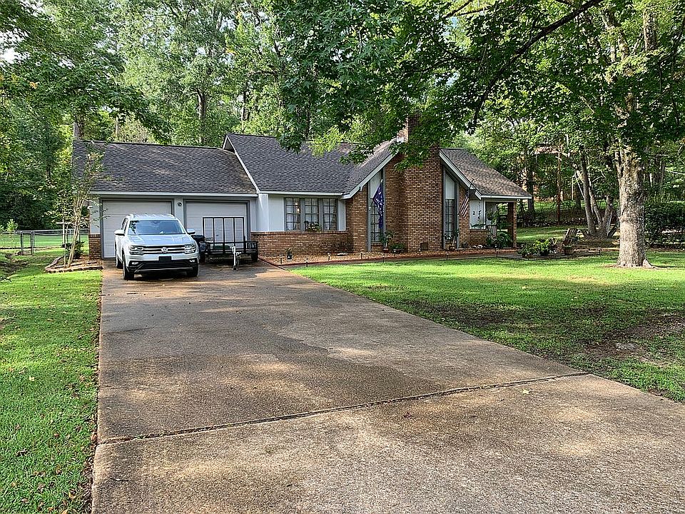 Front view w/concrete drive